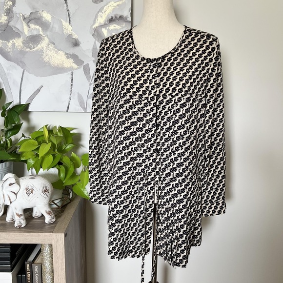 Anthropologie Tops - Maeve Anthropologie Black Cream Geometric Print Tunic Top Medium Drawstring Boho